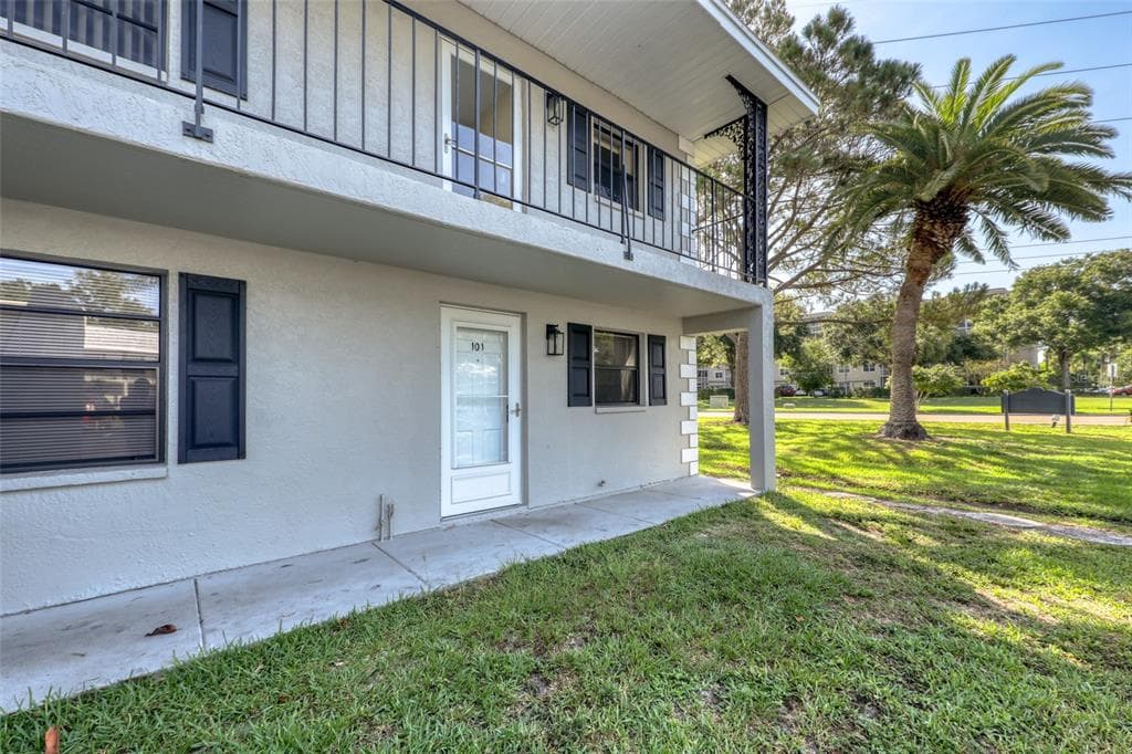 101 LAKE AVENUE NE UNIT 101 LARGO, FL 33771