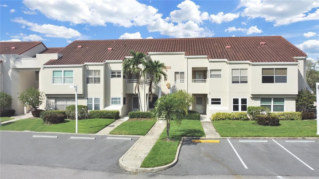 5900 BAHIA DEL MAR CIRCLE UNIT 240 ST PETERSBURG, FL 33715