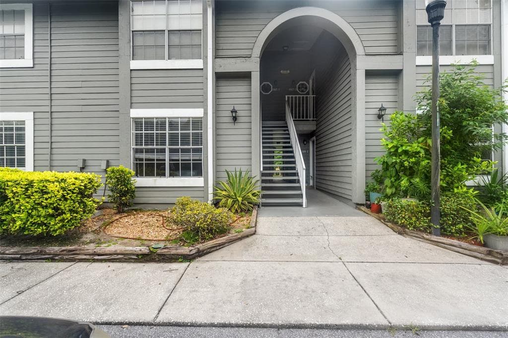 11811 SKYLAKE PLACE UNIT E TEMPLE TERRACE, FL 33617