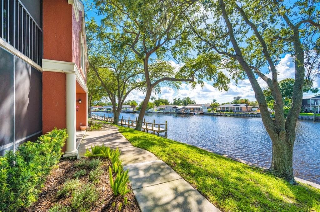 5726 BAYWATER DRIVE TAMPA, FL 33615