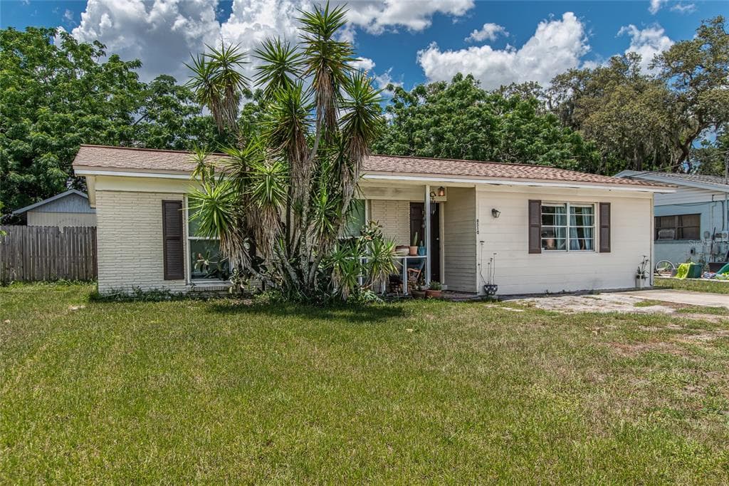 8510 CHINABERRY DRIVE TAMPA, FL 33637