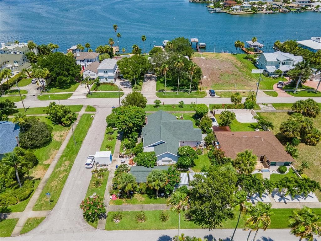 910 BAY ESPLANADE CLEARWATER, FL 33767