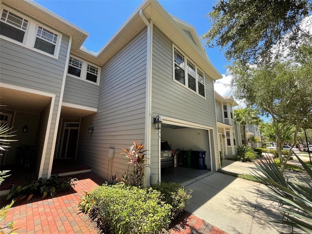 2858 BAYSHORE TRAILS DRIVE TAMPA, FL 33611