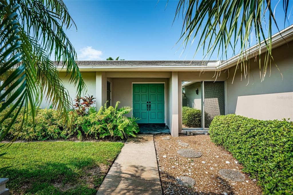 112 12TH STREET BELLEAIR BEACH, FL 33786