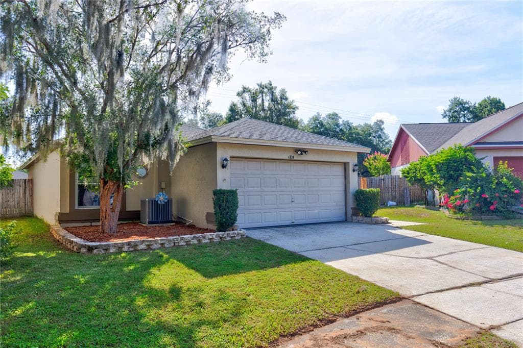 4620 S COUNTRY HILLS COURT PLANT CITY, FL 33566