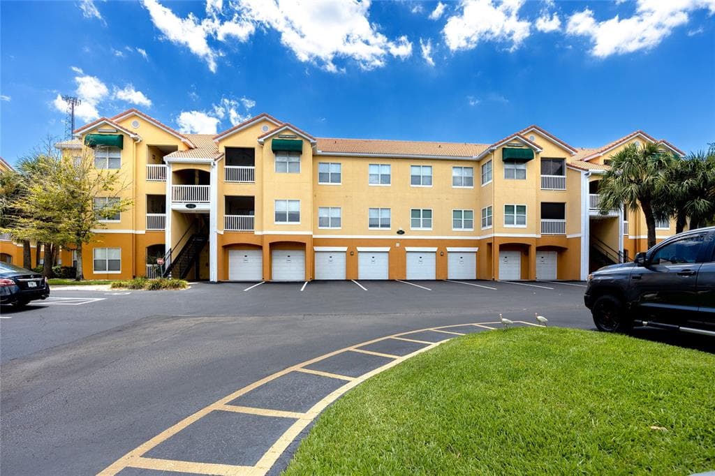 10764 70TH AVENUE UNIT 3301 SEMINOLE, FL 33772