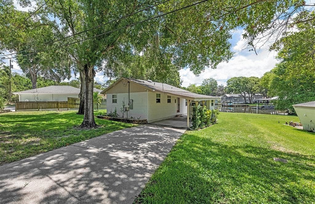 1271 LAGOON ROAD TARPON SPRINGS, FL 34689