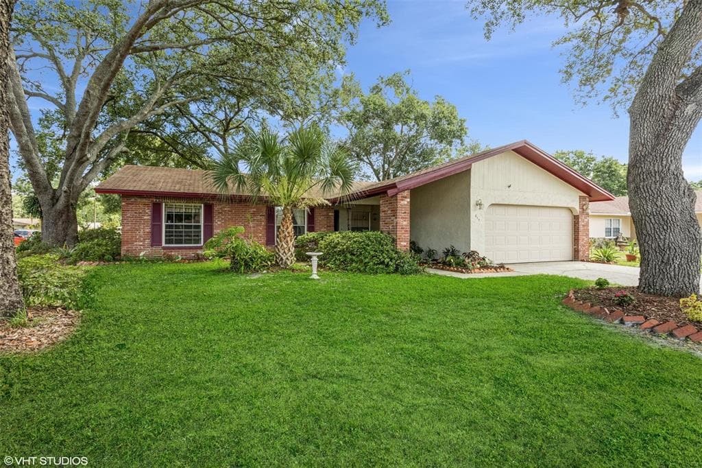 817 CONSTITUTION DRIVE TAMPA, FL 33613