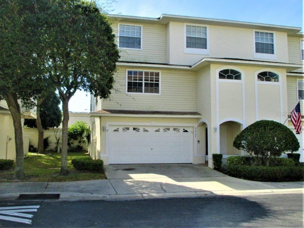 8222 EAGLES PARK DRIVE N ST PETERSBURG, FL 33709