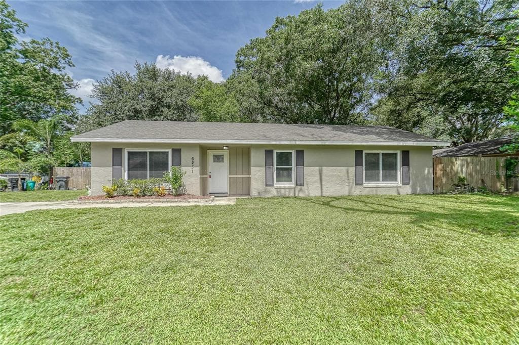 6231 SWEETWATER DRIVE E LAKELAND, FL 33811