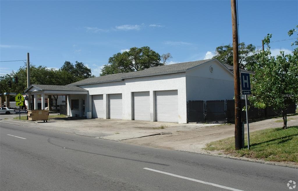 900 16TH STREET N