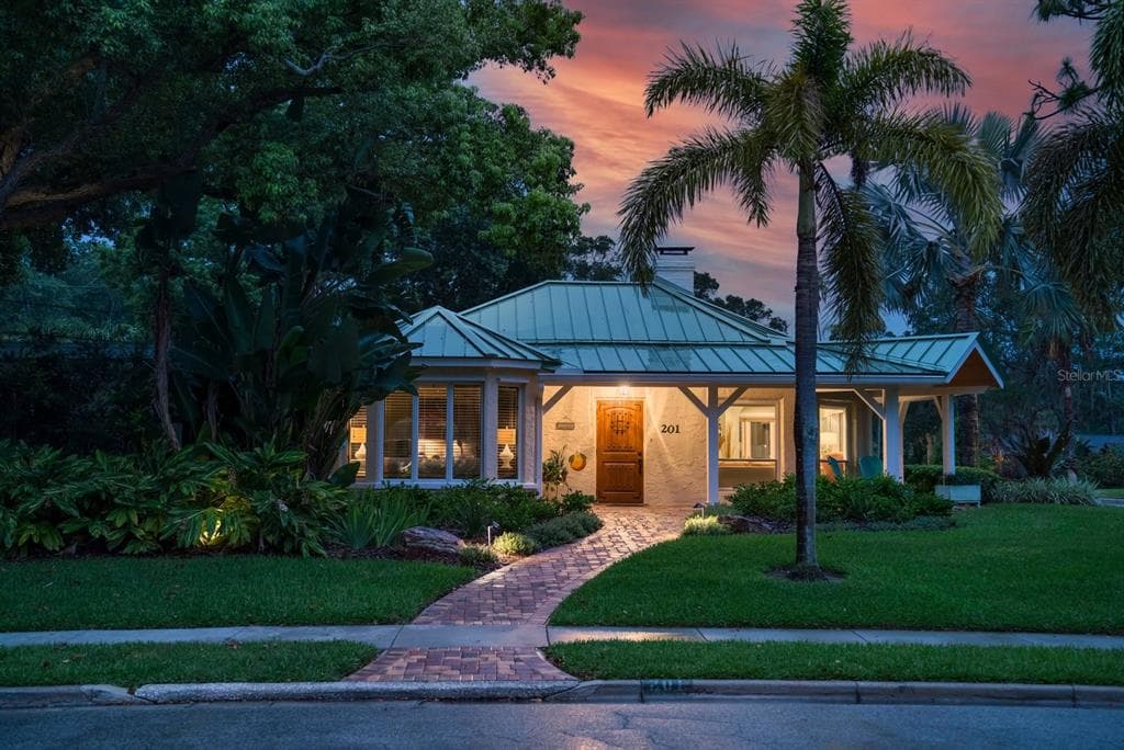 201 FLORIDA AVENUE DUNEDIN, FL 34698