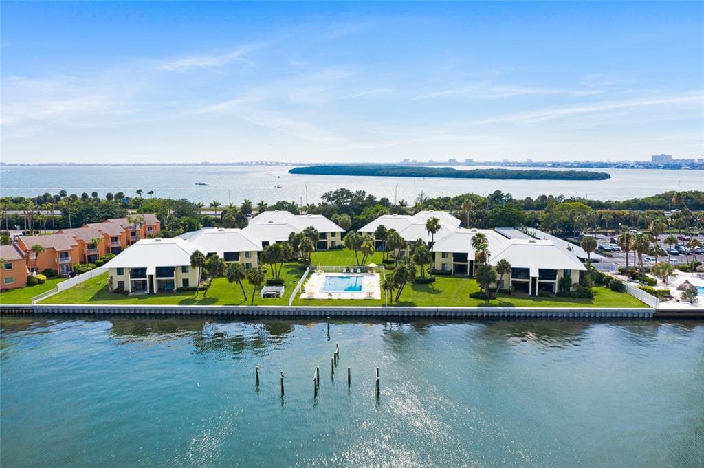 7300 SUNSHINE SKYWAY LANE S UNIT 209 ST PETERSBURG, FL 33711