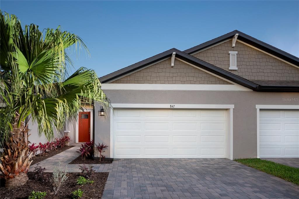 3761 LAUGHING DOVE LANE UNIT 56/4 SUN CITY CENTER, FL 33573