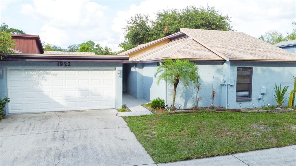 1922 GREGORY DRIVE TAMPA, FL 33613