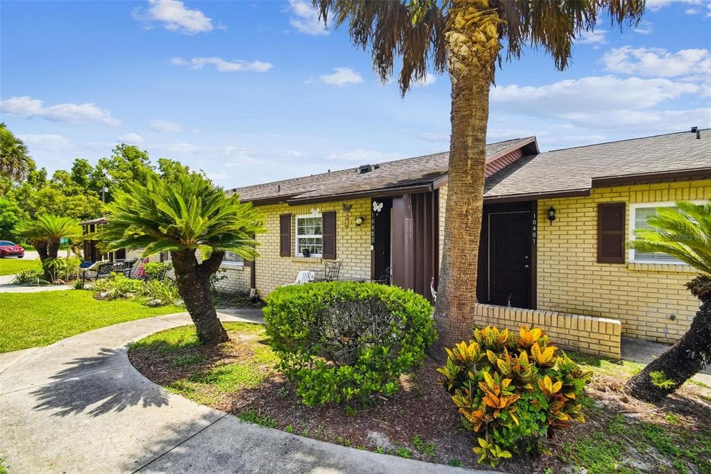 10403 WILLIAMS ROAD UNIT B THONOTOSASSA, FL 33592