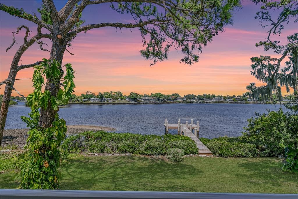 738 BAYSHORE DRIVE TARPON SPRINGS, FL 34689