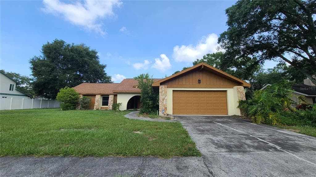 2803 SPANIEL LANE SEFFNER, FL 33584