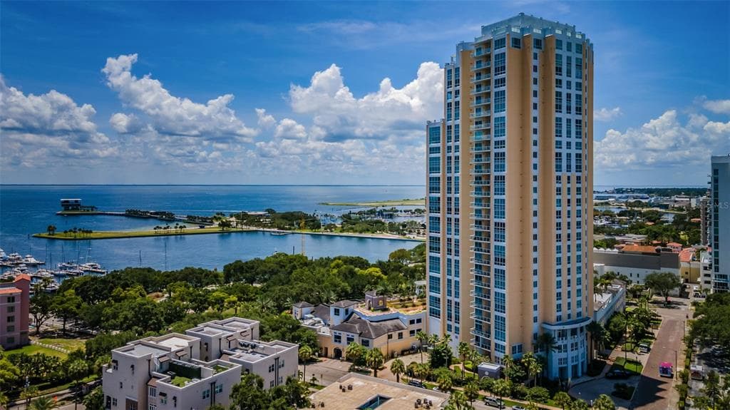 400 BEACH DRIVE NE UNIT 1102 ST PETERSBURG, FL 33701