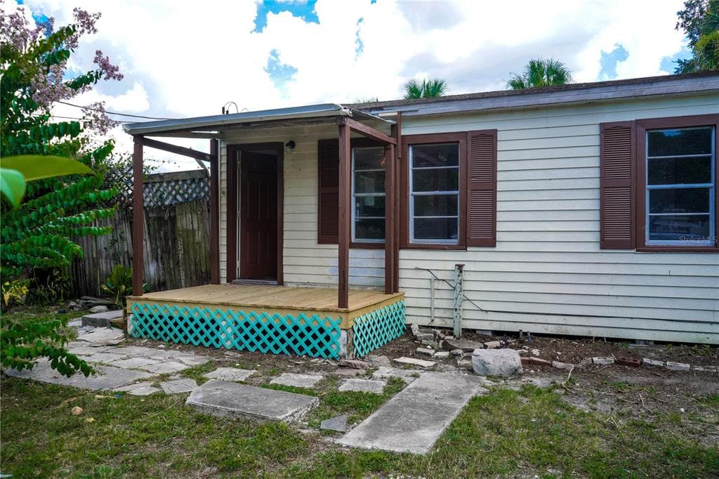 817 E 128TH AVENUE TAMPA, FL 33612
