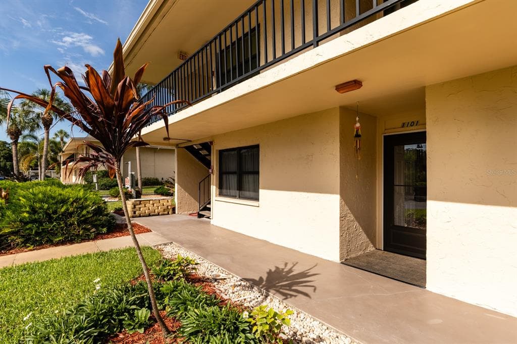 12300 VONN ROAD UNIT 1101 LARGO, FL 33774