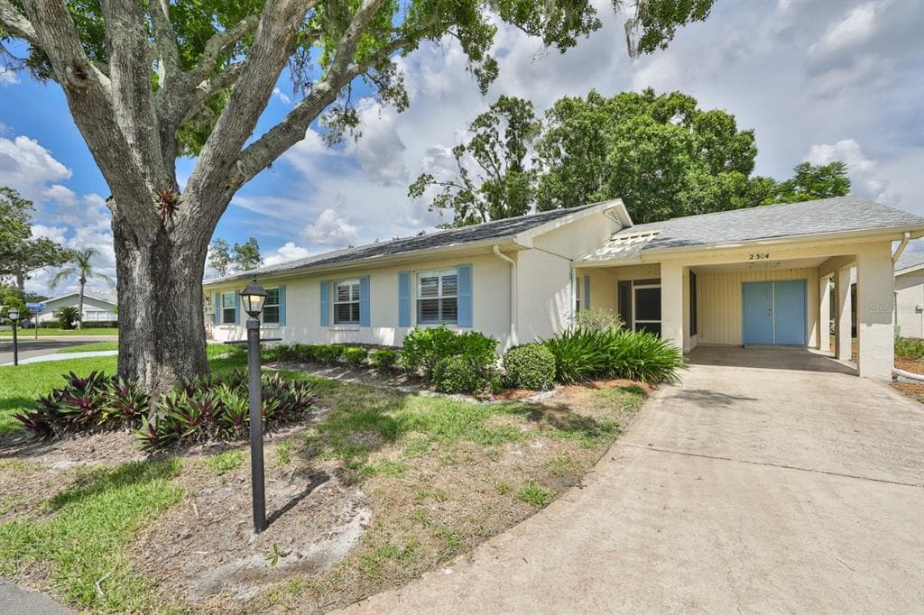 2304 GRENOBLE PLACE SUN CITY CENTER, FL 33573