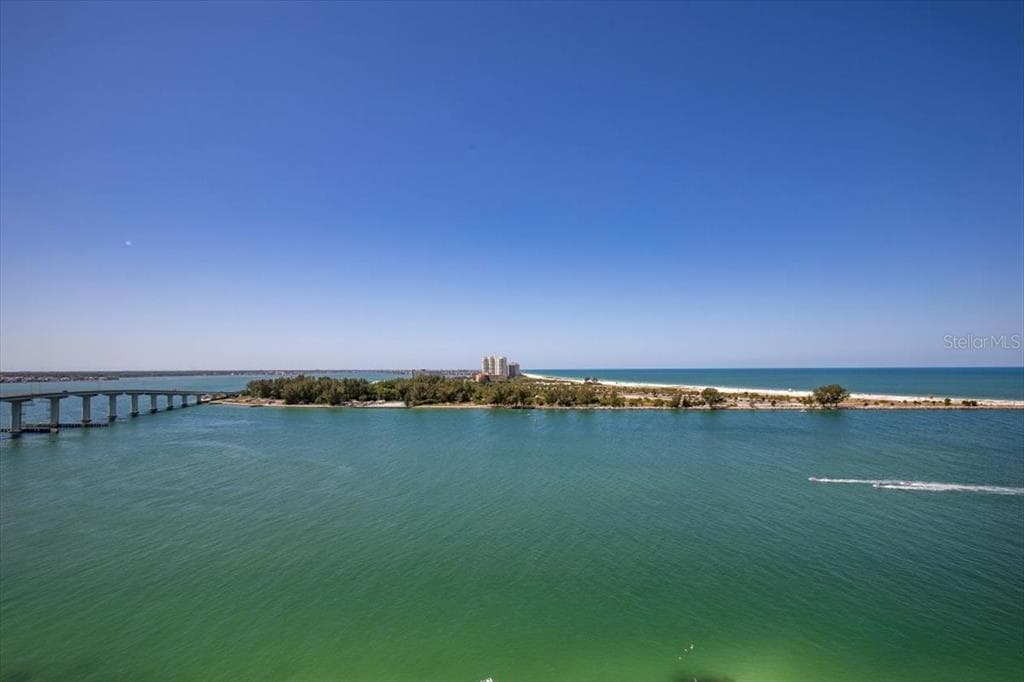691 S GULFVIEW BOULEVARD UNIT 710 CLEARWATER BEACH, FL 33767