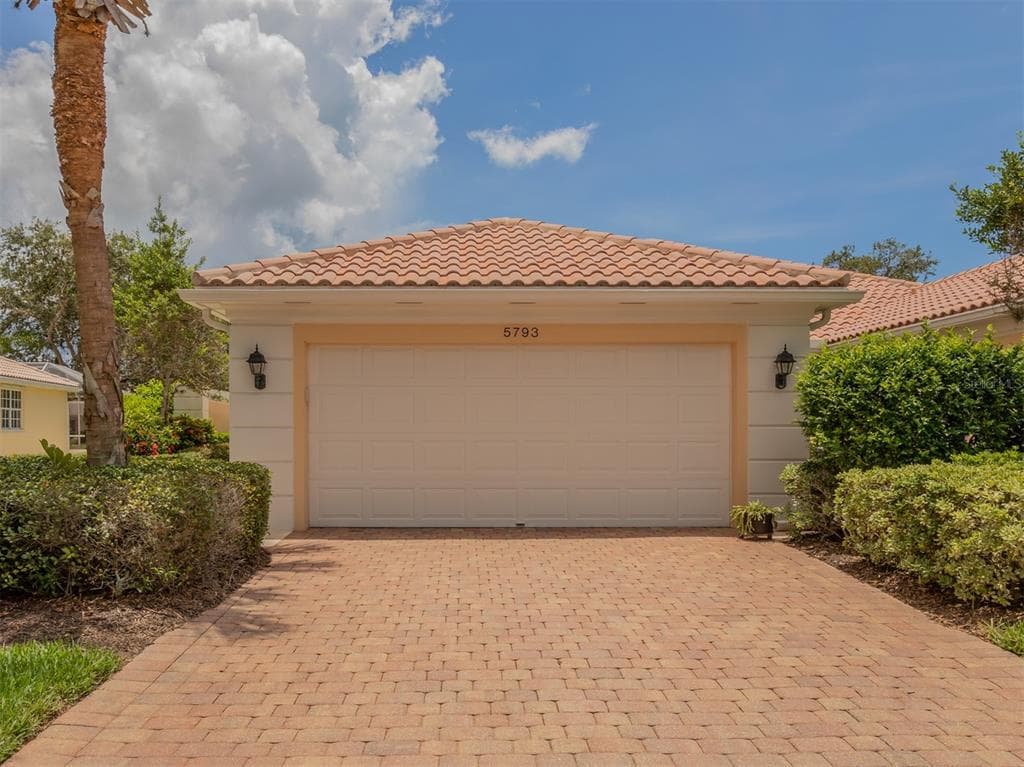 5793 IVREA DRIVE SARASOTA, FL 34238