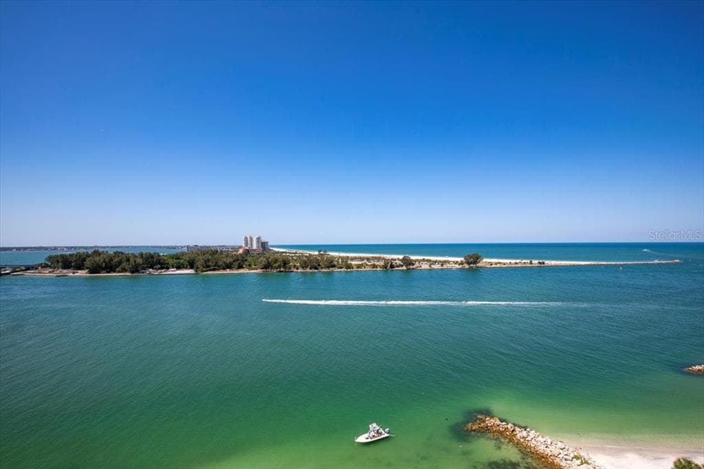 691 S GULFVIEW BOULEVARD UNIT 1212 CLEARWATER BEACH, FL 33767