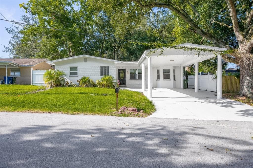 2105 E FLORA STREET TAMPA, FL 33610