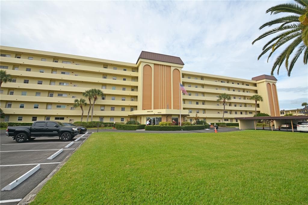 4650 COVE CIRCLE UNIT 606 ST PETERSBURG, FL 33708