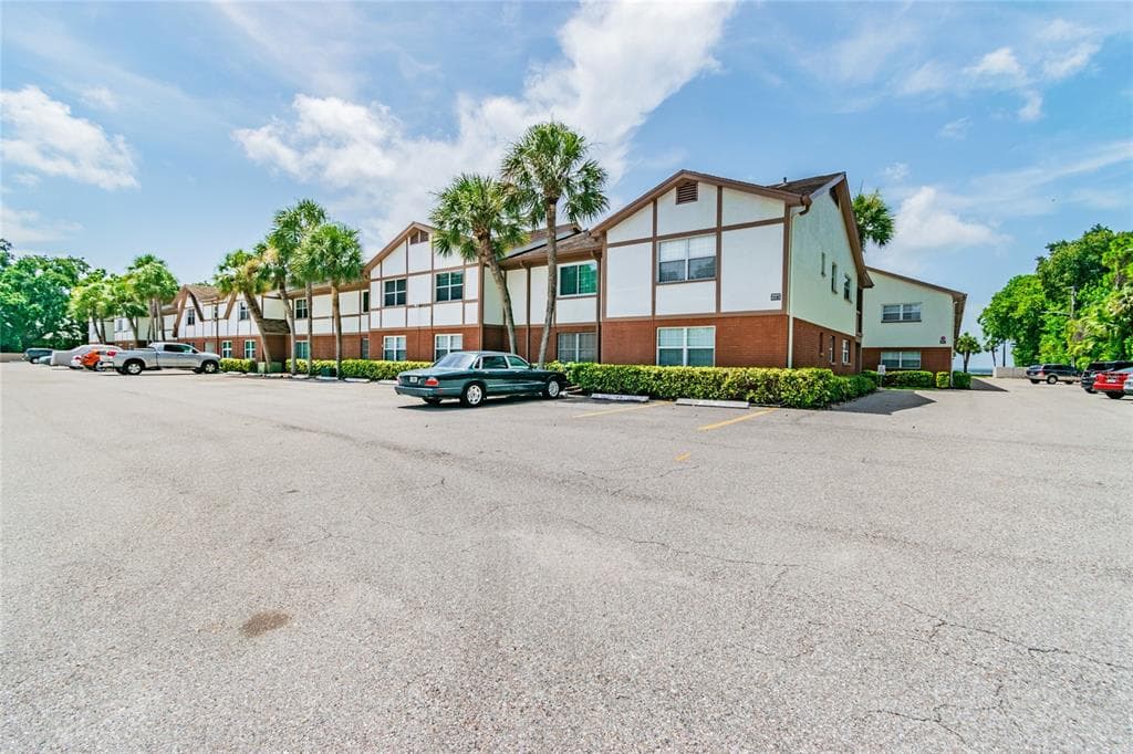 650 PINELLAS POINT DRIVE S UNIT 102 ST PETERSBURG, FL 33705