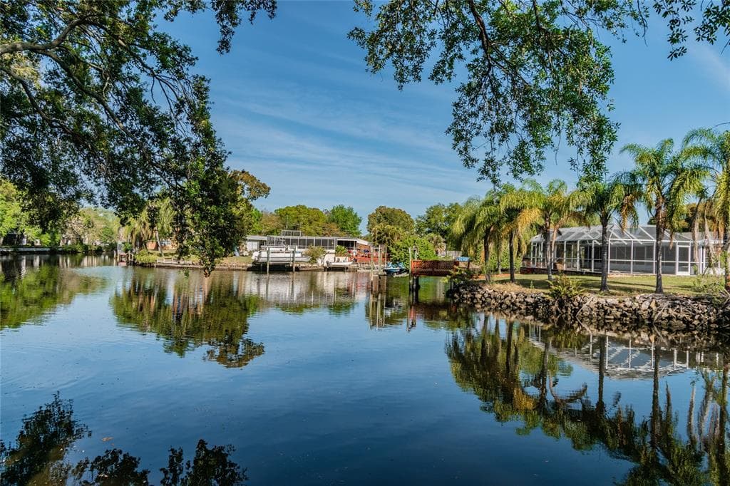 9134 TUDOR DRIVE UNIT M108 TAMPA, FL 33615