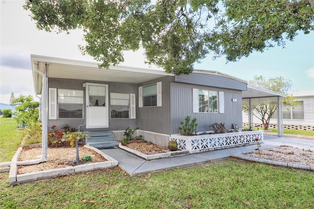 207 N SAINT THOMAS CIRCLE APOLLO BEACH, FL 33572