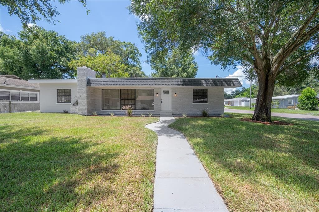 1601 E PARIS STREET TAMPA, FL 33610