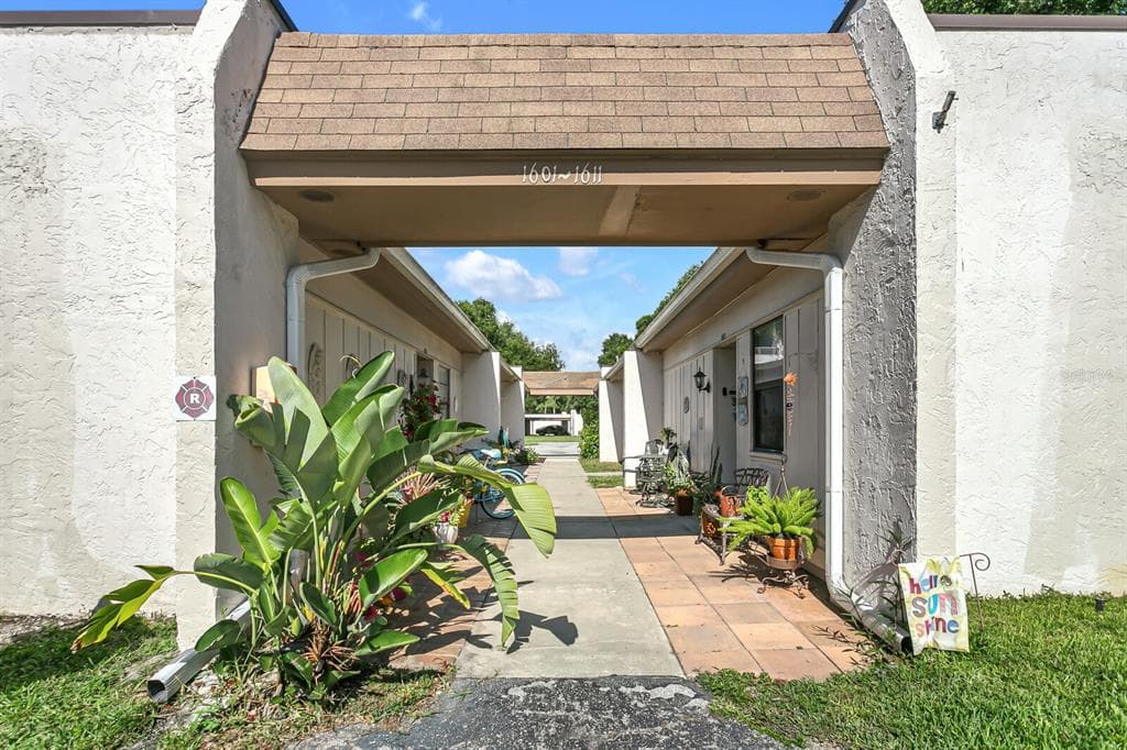 1603 MISSION HILLS BOULEVARD CLEARWATER, FL 33759