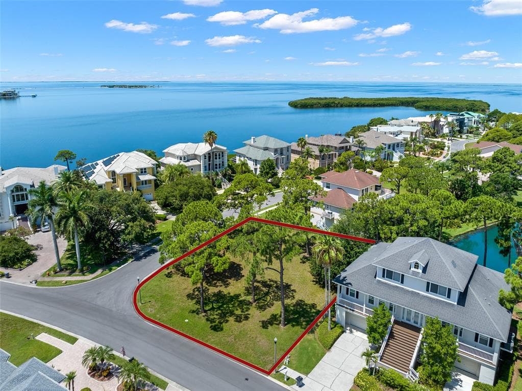 2024 HARBOUR WATCH CIRCLE TARPON SPRINGS, FL 34689