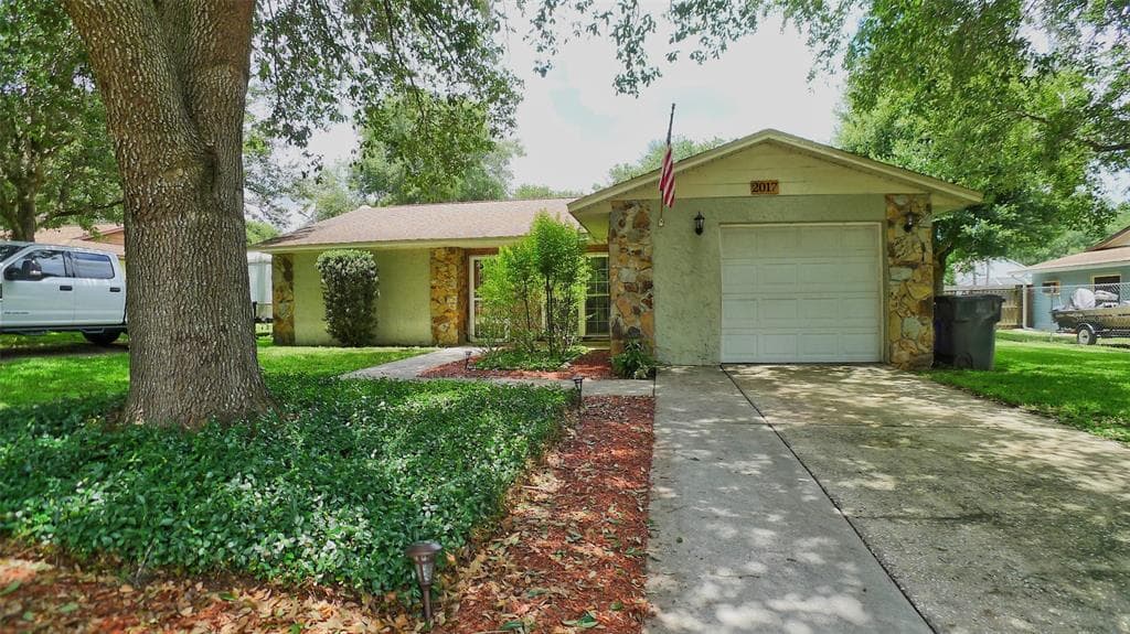 2017 RONALD CIRCLE SEFFNER, FL 33584