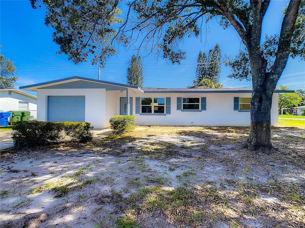 2702 OXFORD DRIVE W