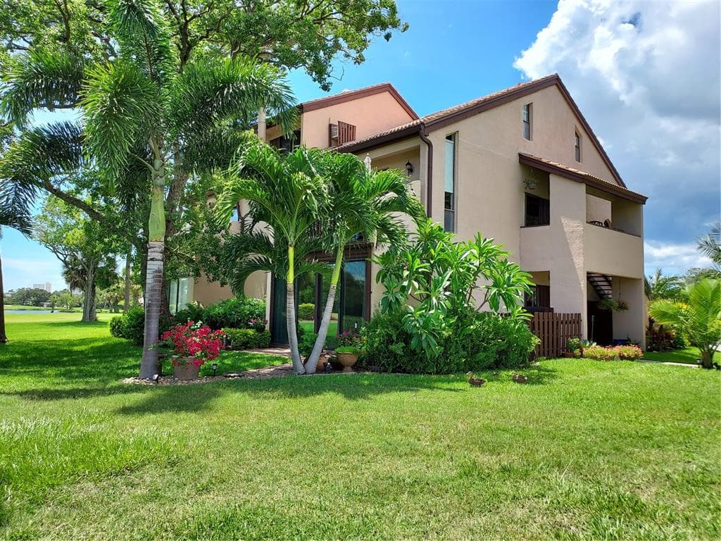 6302 PELICAN CREEK CROSSING UNIT A GULFPORT, FL 33707