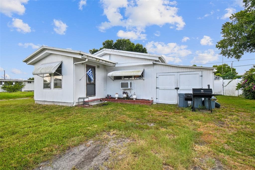 1754 HOYLE DRIVE HOLIDAY, FL 34691