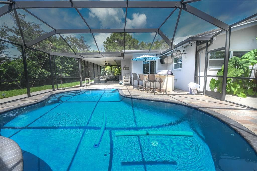 14197 HETRICK CIRCLE N LARGO, FL 33774