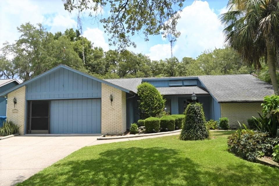 34405 WHISPERING OAKS BOULEVARD RIDGE MANOR, FL 33523