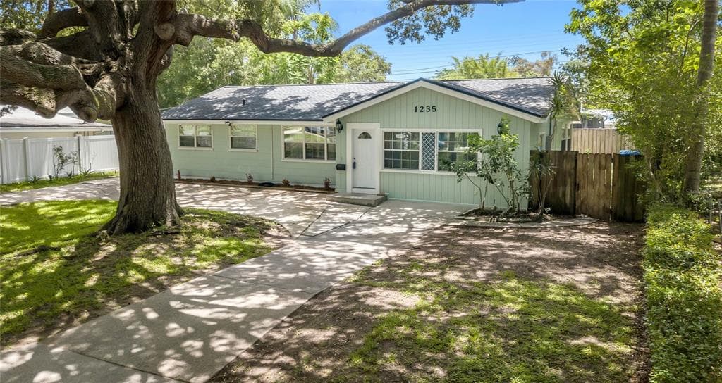 1235 FARRAGUT DRIVE N ST PETERSBURG, FL 33710