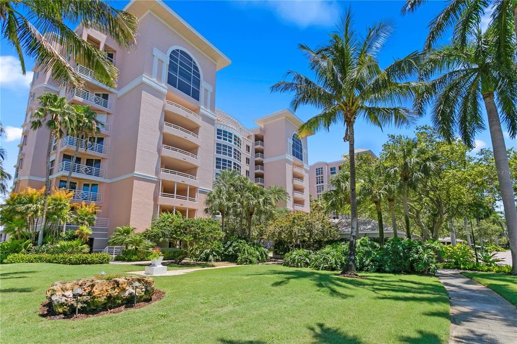 4973 BACOPA LANE S UNIT 304 ST PETERSBURG, FL 33715