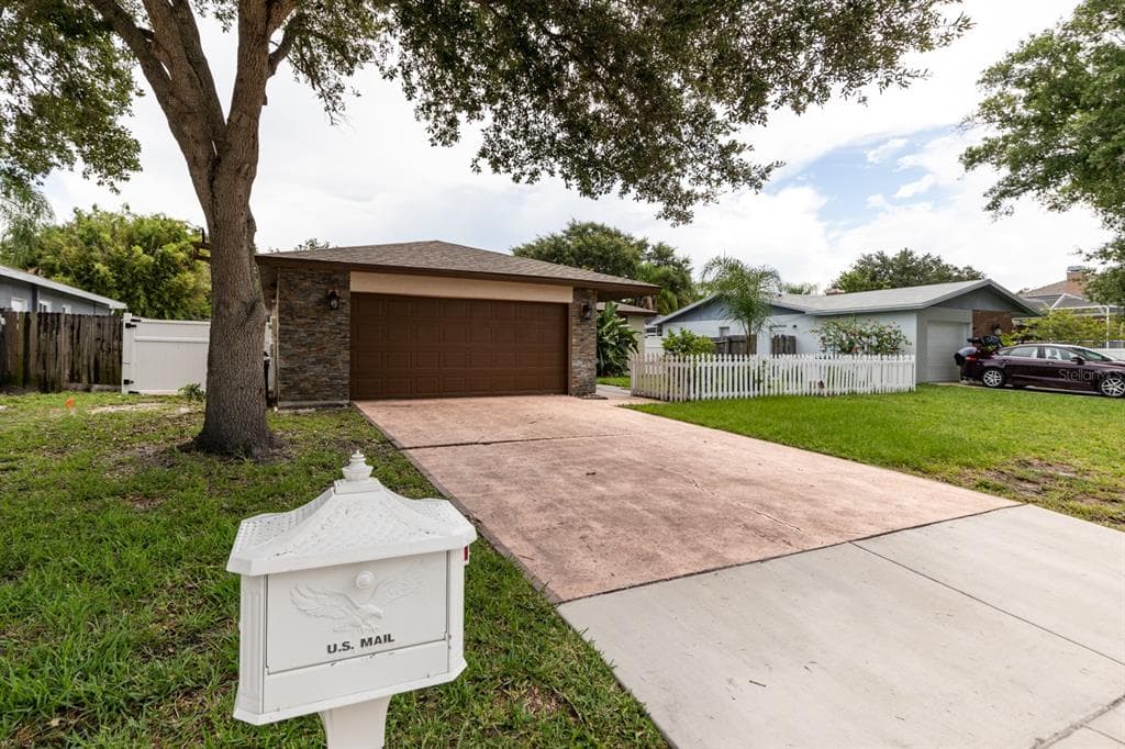 1712 HIBISCUS CIRCLE N OLDSMAR, FL 34677