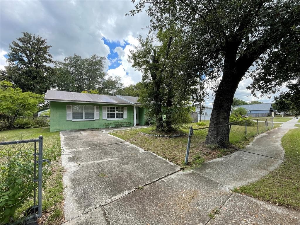 1503 ESSEX DRIVE PLANT CITY, FL 33563