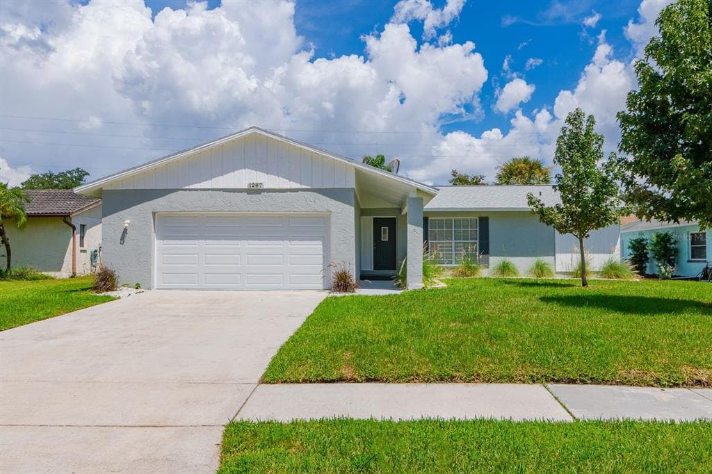 1287 DINNERBELL LANE E