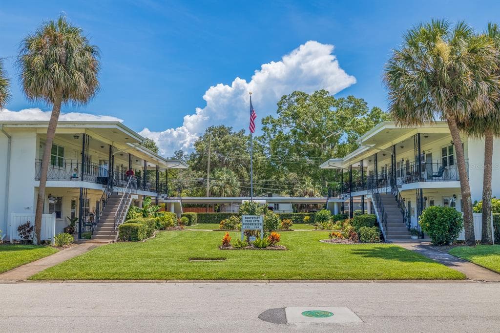 124 36TH AVENUE N UNIT 102 E ST PETERSBURG, FL 33704