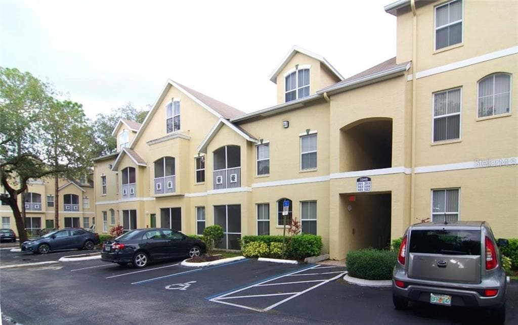 5052 SUNRIDGE PALMS DRIVE UNIT 104 TAMPA, FL 33617